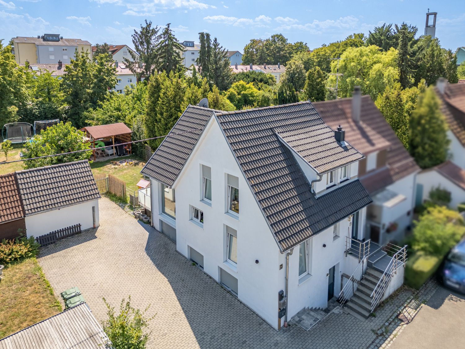 Familientraum mit Zukunft: Modernisiertes Einfamilienhaus mit Einliegerwohnung und Sonnengarten - Titelbild (21927)