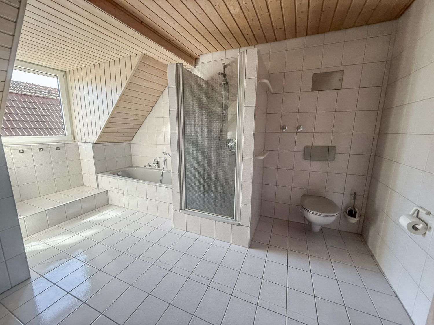 +Attraktives Wohn- und Geschäftshaus mit hoher Ertragskraft in bester Innenstadtlage von Nürtingen+ - sep. WC Maisonette 2. Ebene (17128)