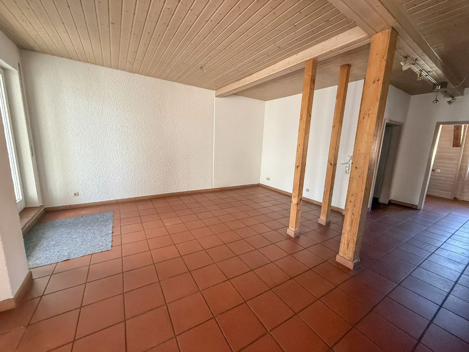+Attraktives Wohn- und Geschäftshaus mit hoher Ertragskraft in bester Innenstadtlage von Nürtingen+ - Wohn-/Essbereich Maisonette 1. Ebene (17120)