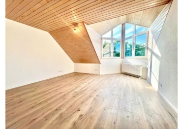 Zimmer - Moderne Maisonette-Wohnung mit Balkon, Garage & 3 Stellplätzen