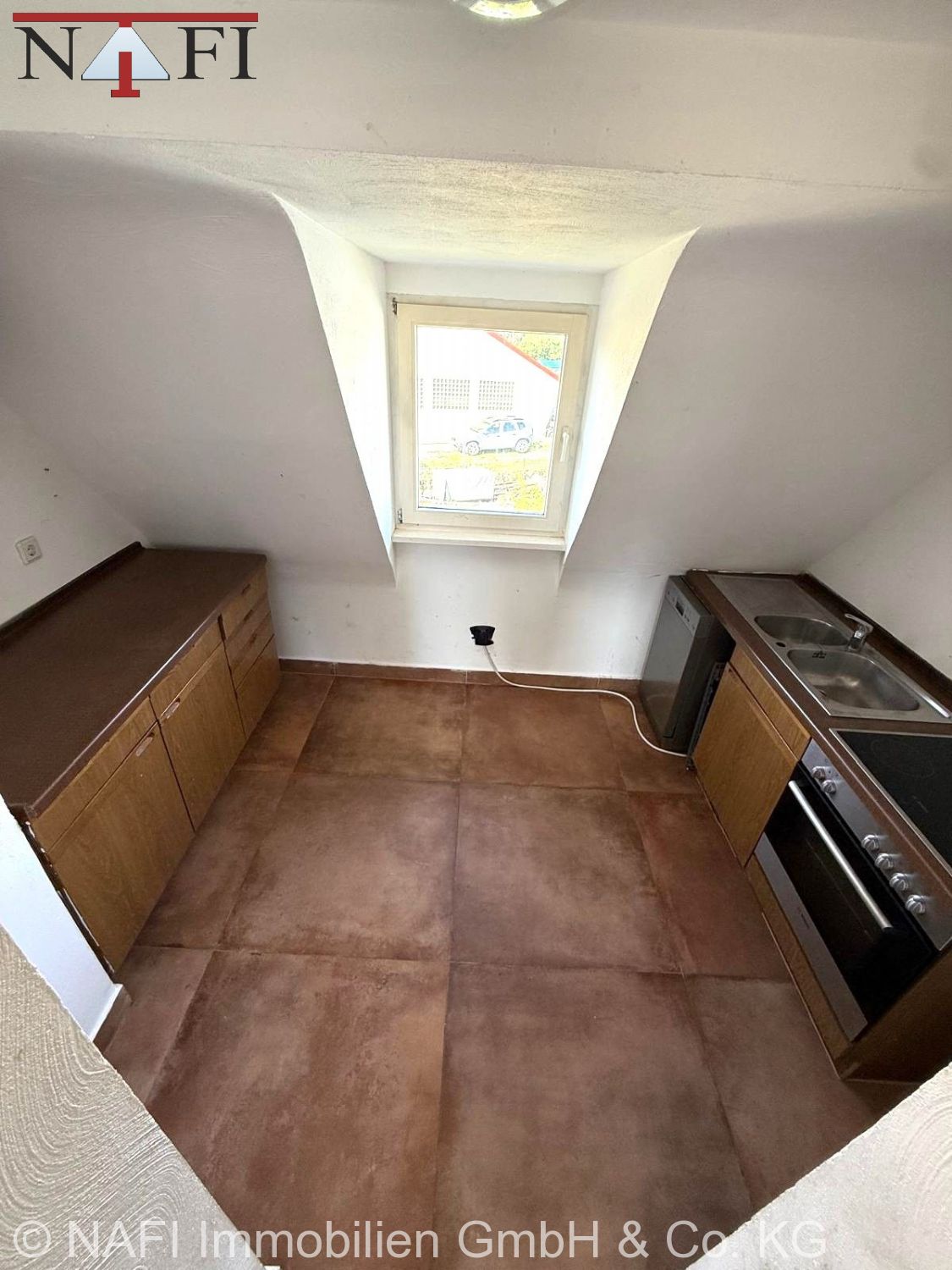 **Großzügige Maisonette mit 7 Zimmern – mit Potenzial** - Küche (27830)