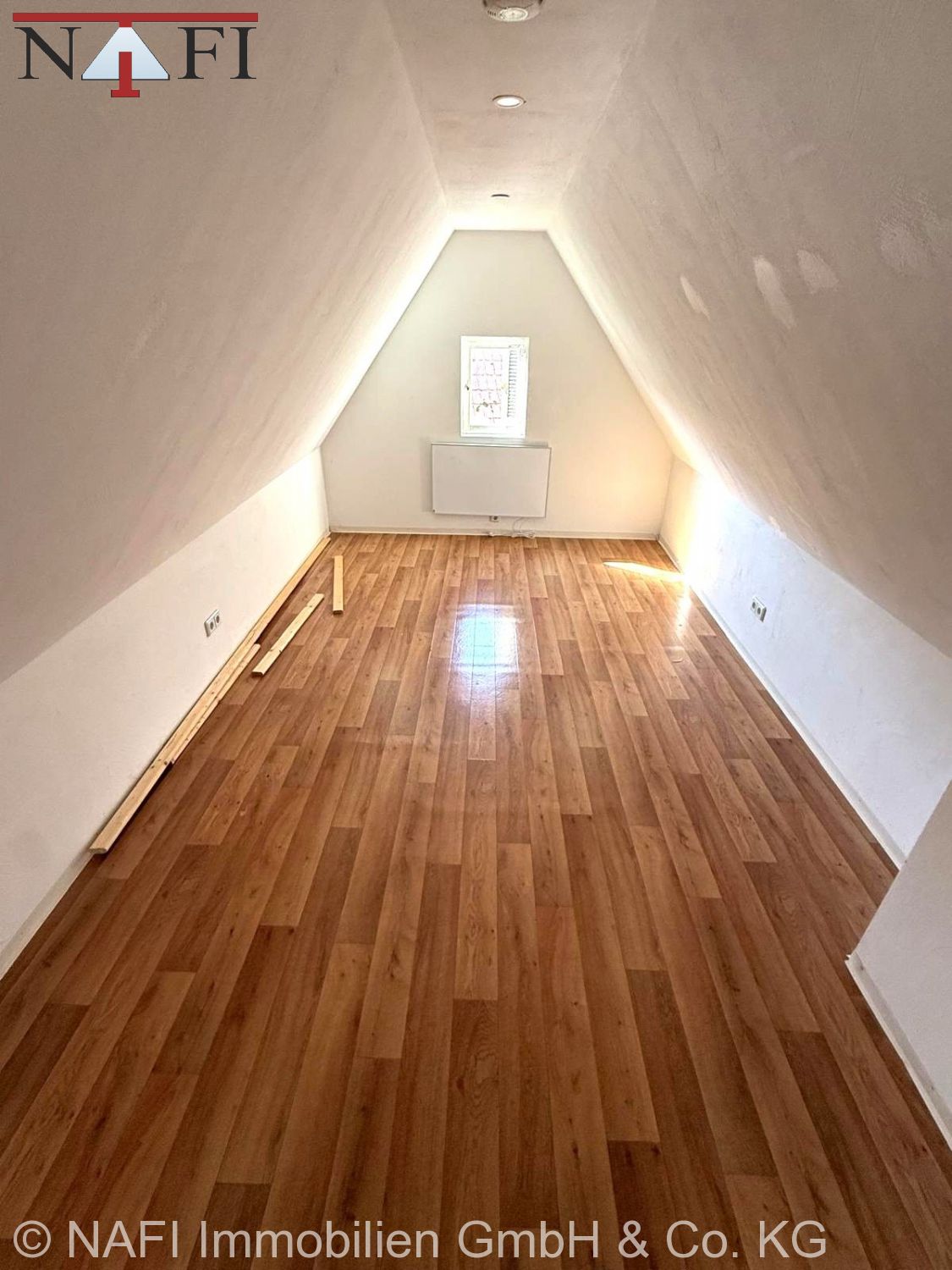 **Großzügige Maisonette mit 7 Zimmern – mit Potenzial** - Zimmer (27833)