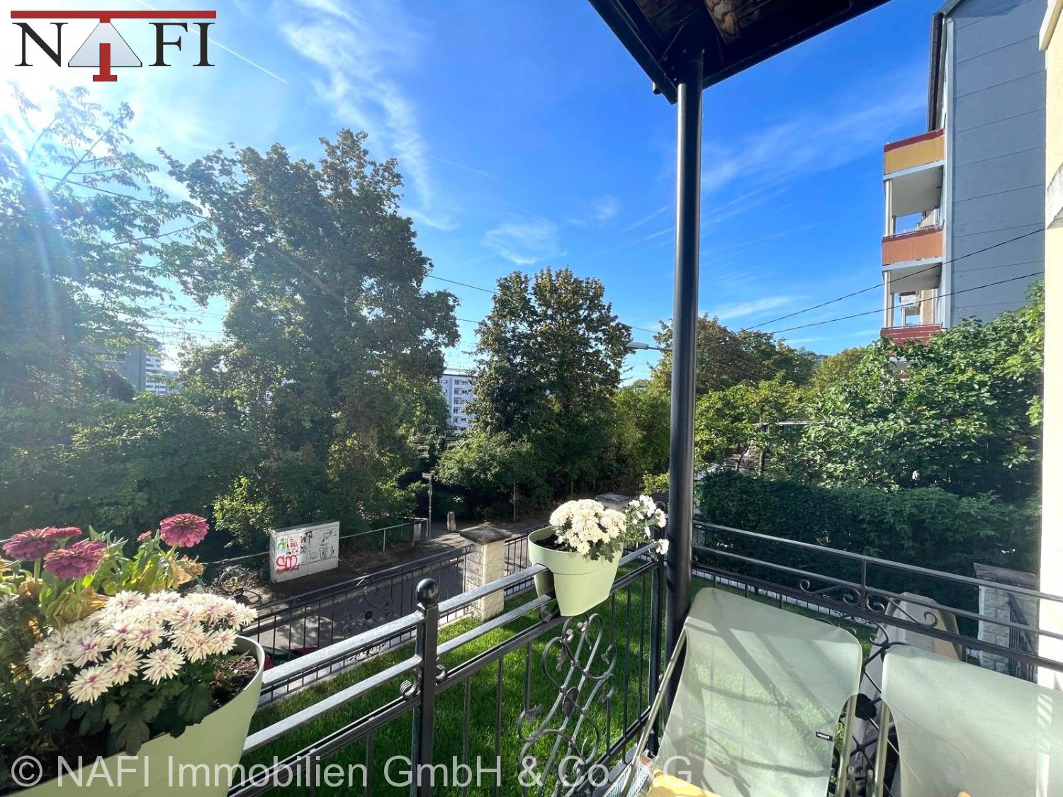 **Stilvoll kernsanierte Gartenwohnung mit 165 m² – Terrasse, Garten & Balkon in Stuttgart-Nord** - Balkon/Ausblick (25356)