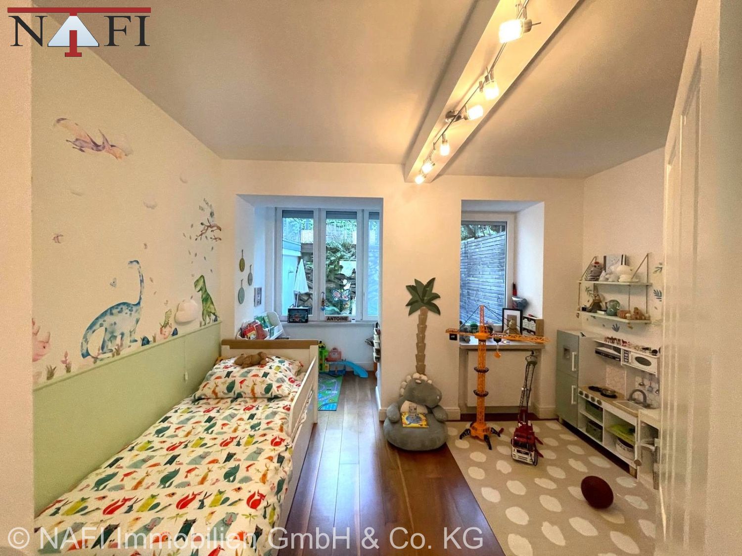 **Stilvoll kernsanierte Gartenwohnung mit 165 m² – Terrasse, Garten & Balkon in Stuttgart-Nord** - Schlafzimmer (25350)