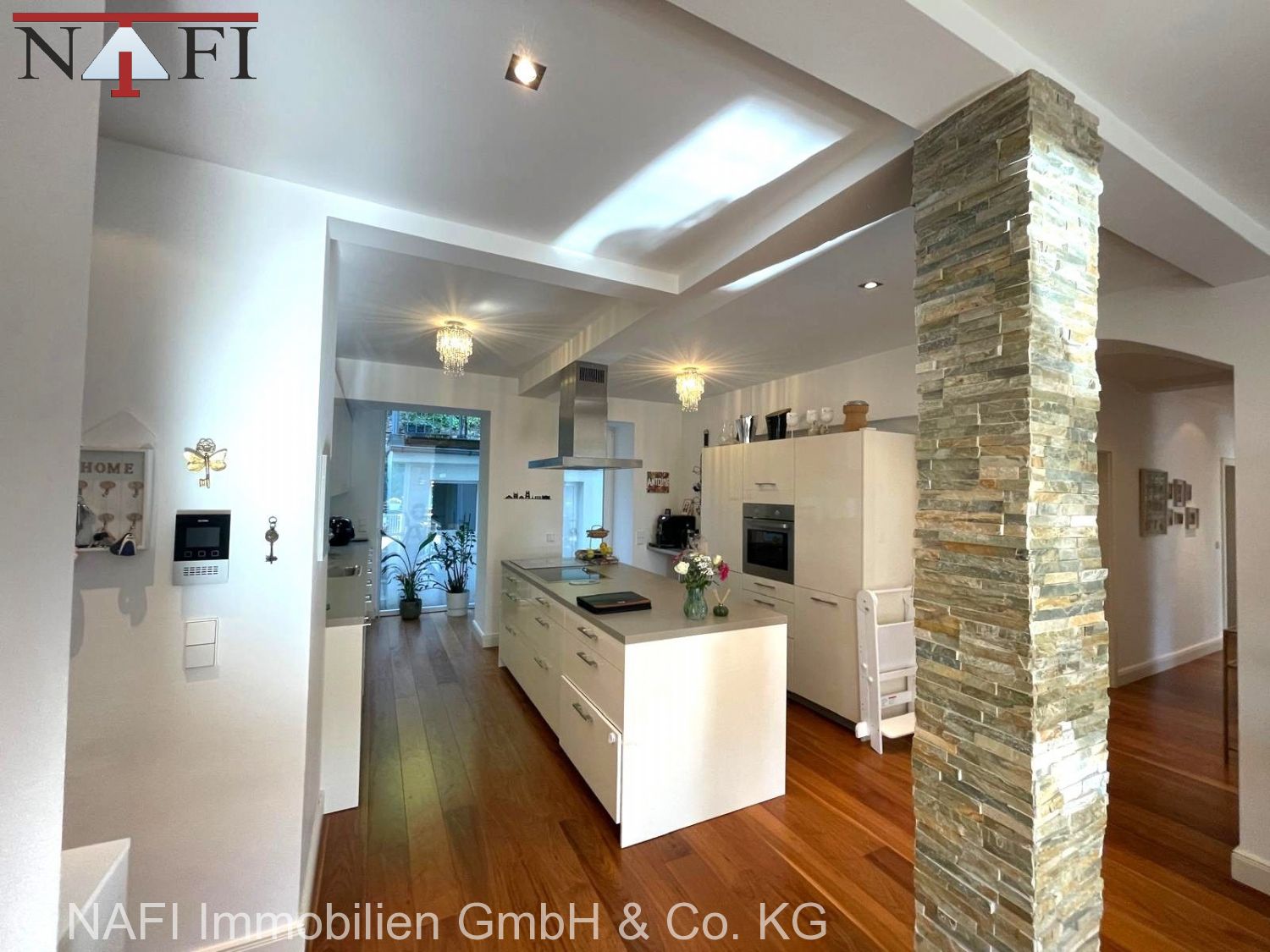 **Stilvoll kernsanierte Gartenwohnung mit 165 m² – Terrasse, Garten & Balkon in Stuttgart-Nord** - Küche (25347)