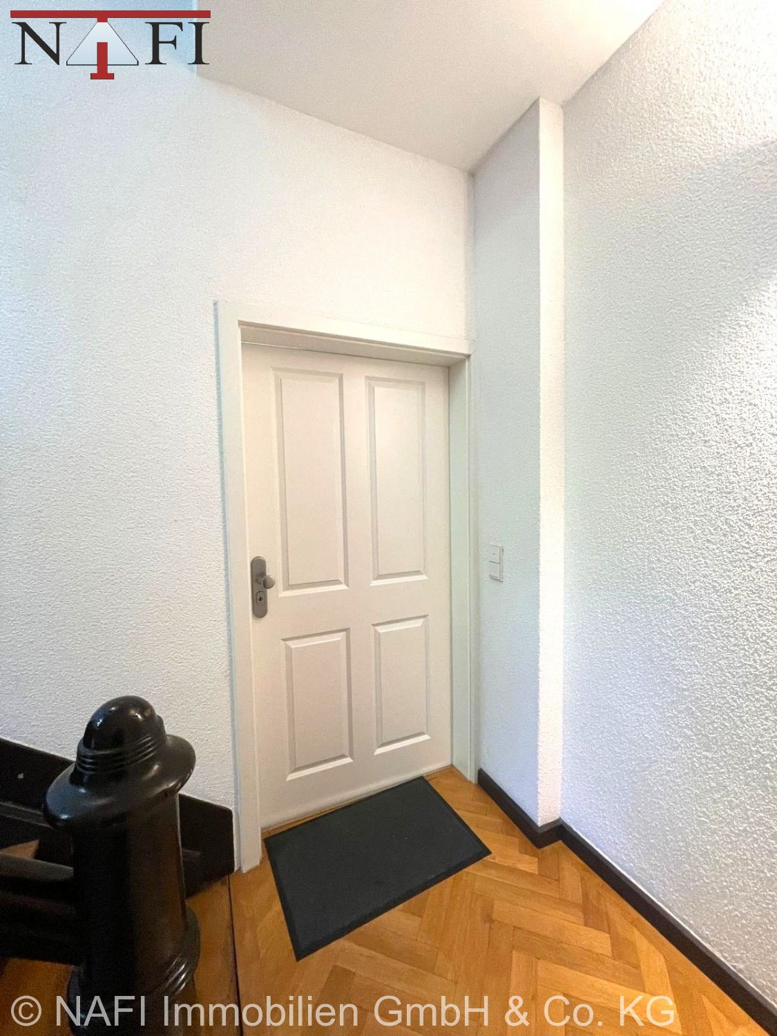 **Stilvoll kernsanierte Gartenwohnung mit 165 m² – Terrasse, Garten & Balkon in Stuttgart-Nord** - Wohnungeingang (25365)