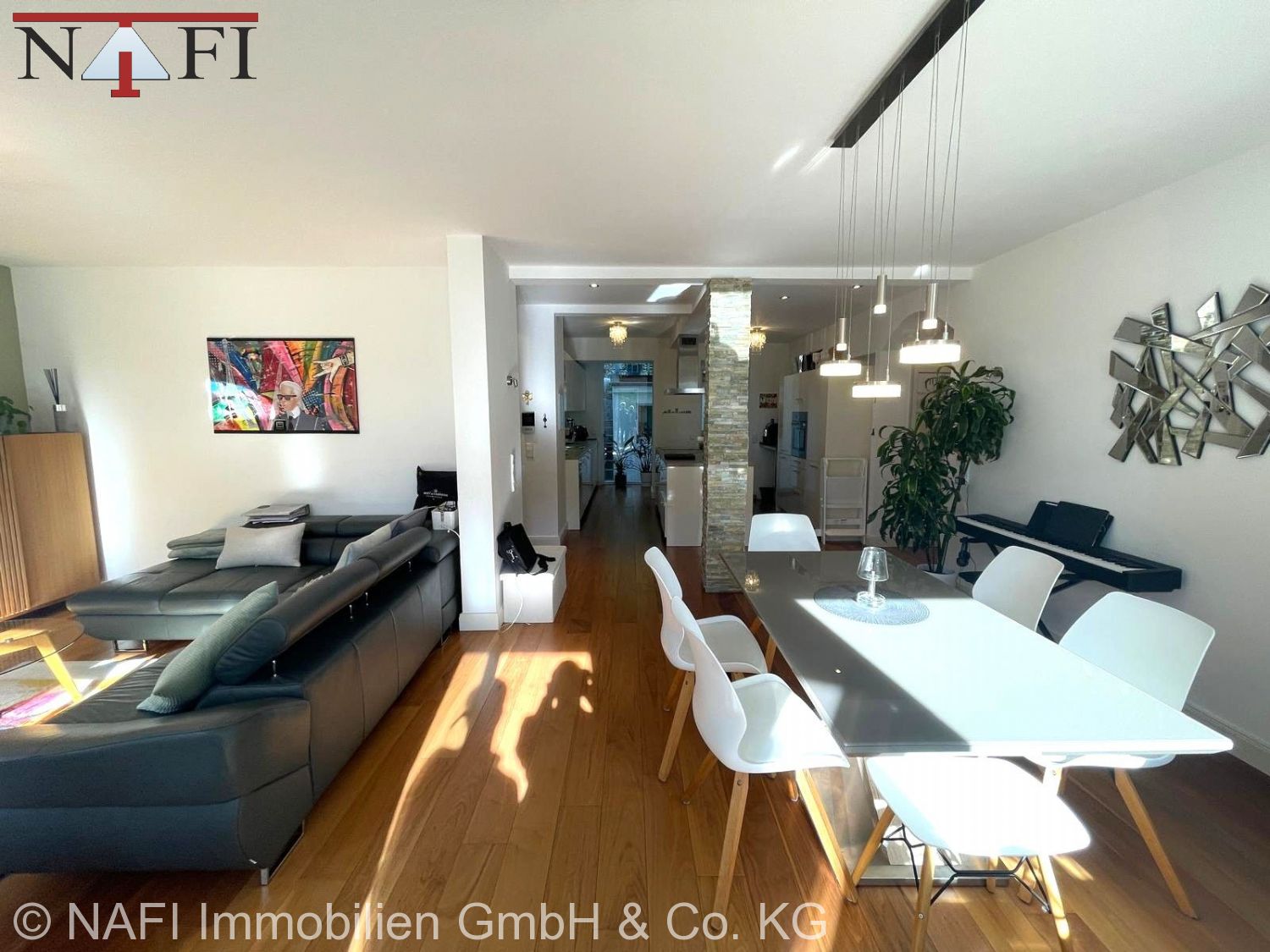 **Stilvoll kernsanierte Gartenwohnung mit 165 m² – Terrasse, Garten & Balkon in Stuttgart-Nord** - Essbereich (25345)