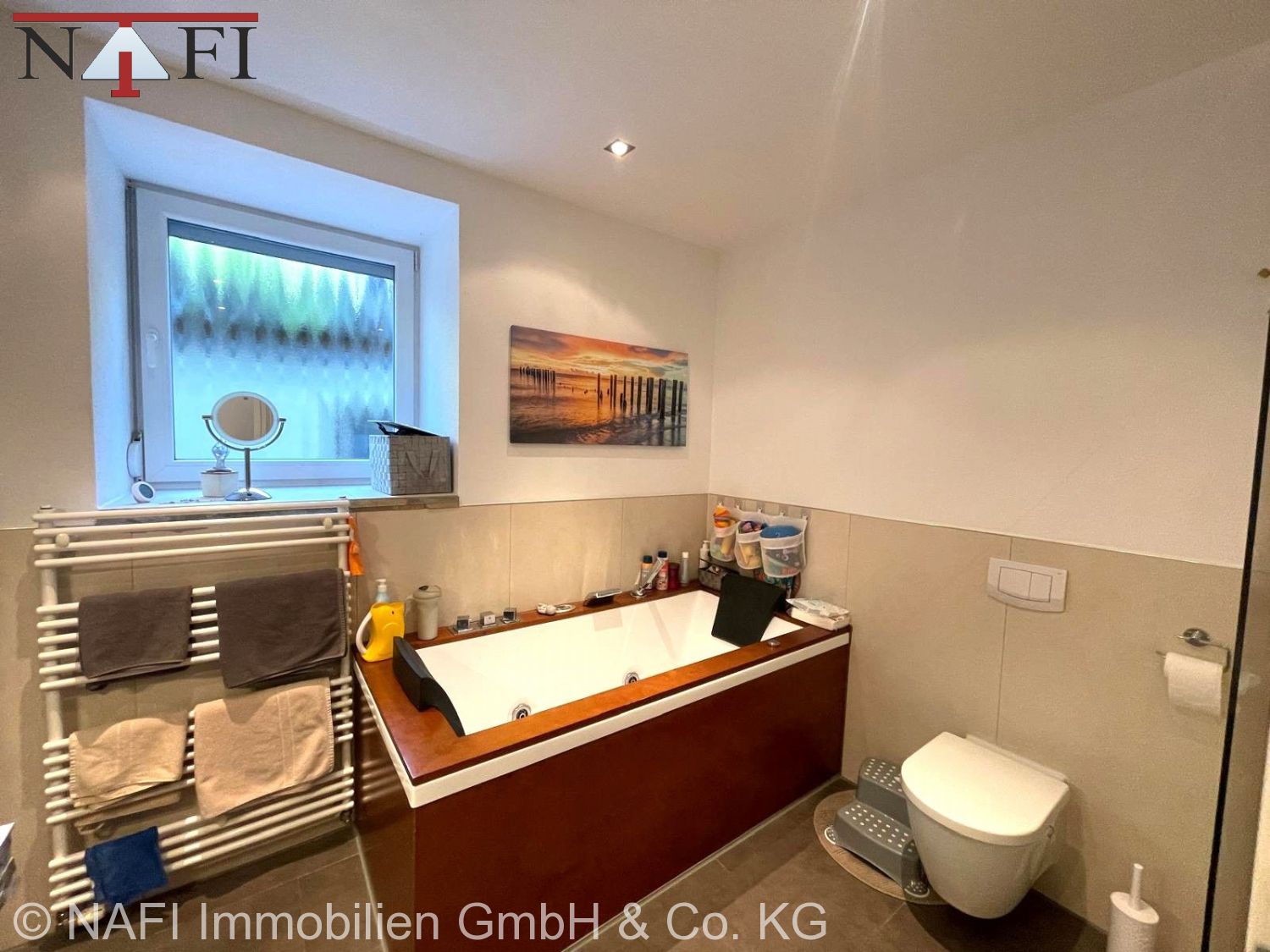 **Stilvoll kernsanierte Gartenwohnung mit 165 m² – Terrasse, Garten & Balkon in Stuttgart-Nord** - Bad/WC (25352)