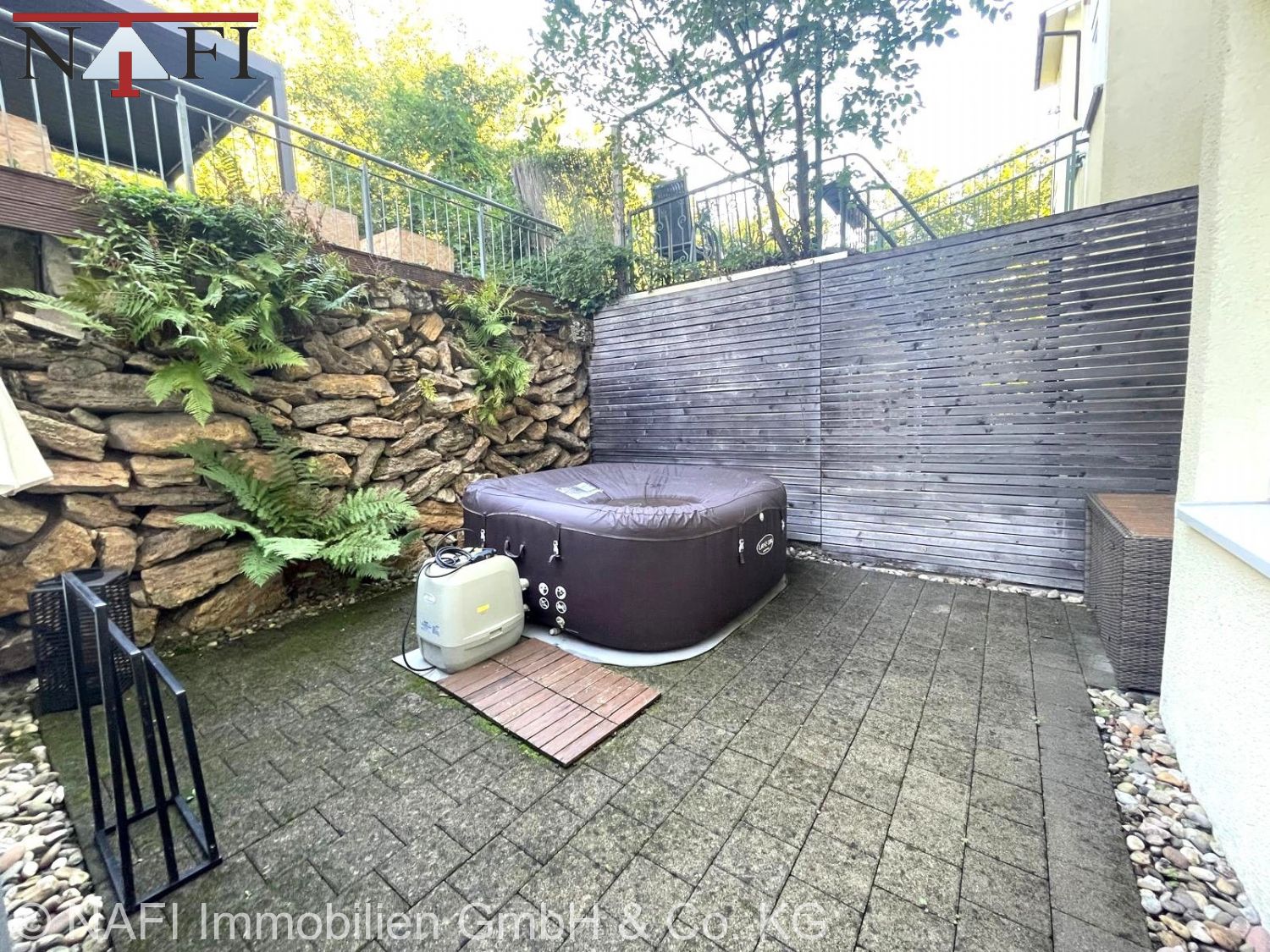 **Stilvoll kernsanierte Gartenwohnung mit 165 m² – Terrasse, Garten & Balkon in Stuttgart-Nord** - Terrasse (25360)