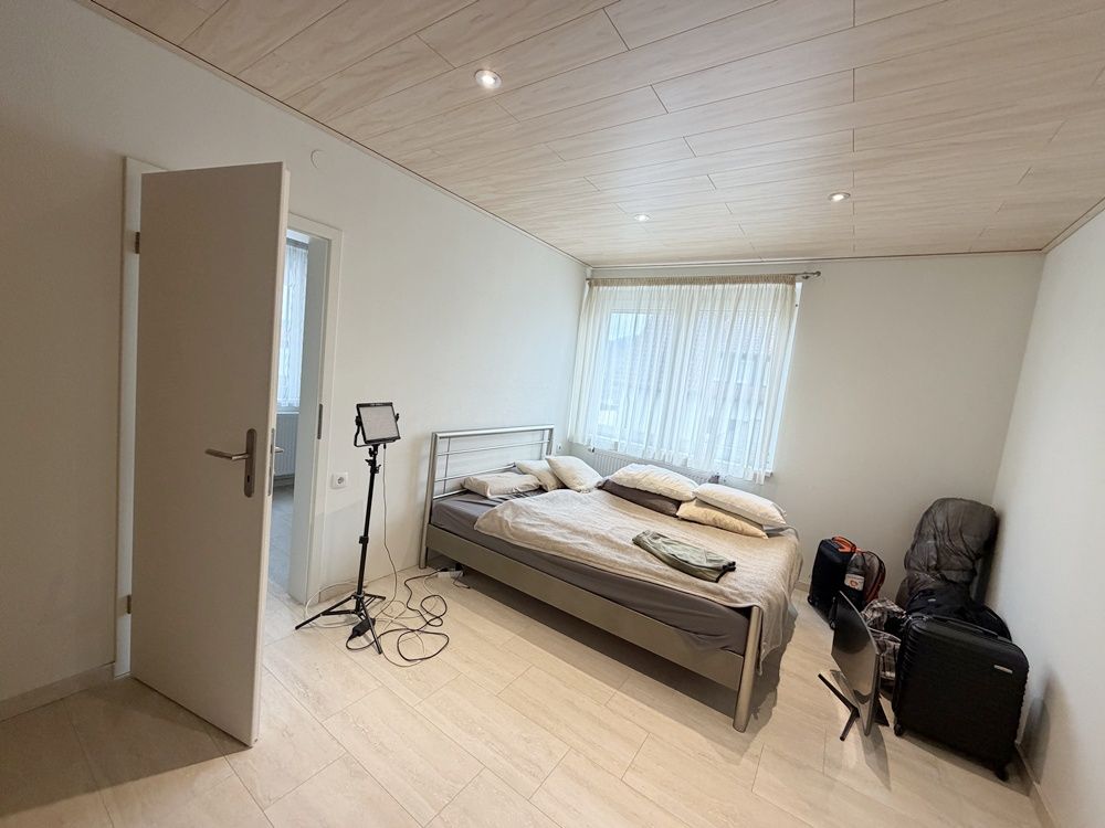Anlageobjekt – Zweifamilienhaus mit ausgebauter Bühne & großem Potenzial - EG Schlafzimmer (19595)