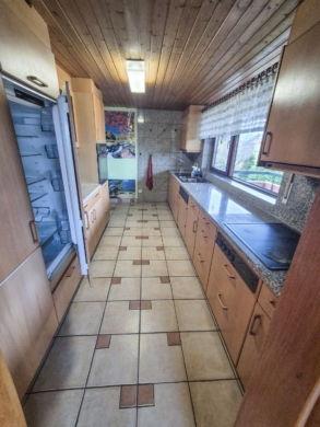 Küche - PLATZWUNDER, großzügiges Einfamilienhaus mit Einliegerwohnung und toller Aussicht