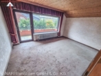 Schlafzimmer - PLATZWUNDER, großzügiges Einfamilienhaus mit Einliegerwohnung und toller Aussicht