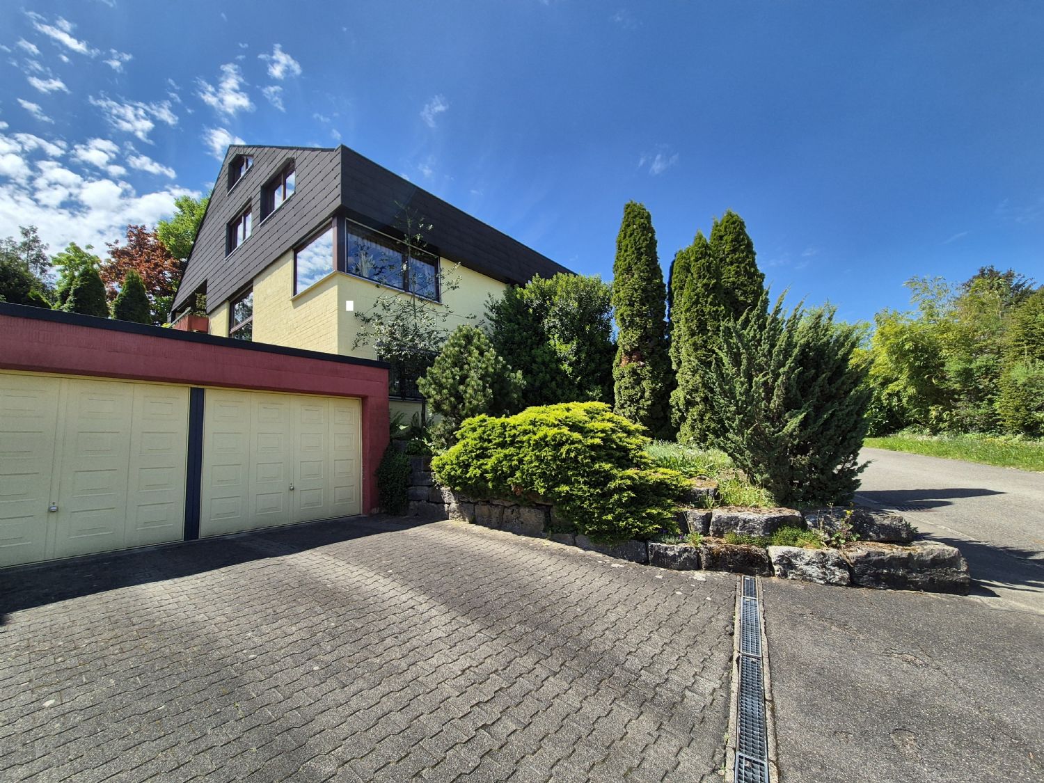 PLATZWUNDER, großzügiges Einfamilienhaus mit Einliegerwohnung und toller Aussicht, 73066 Uhingen, Einfamilienhaus