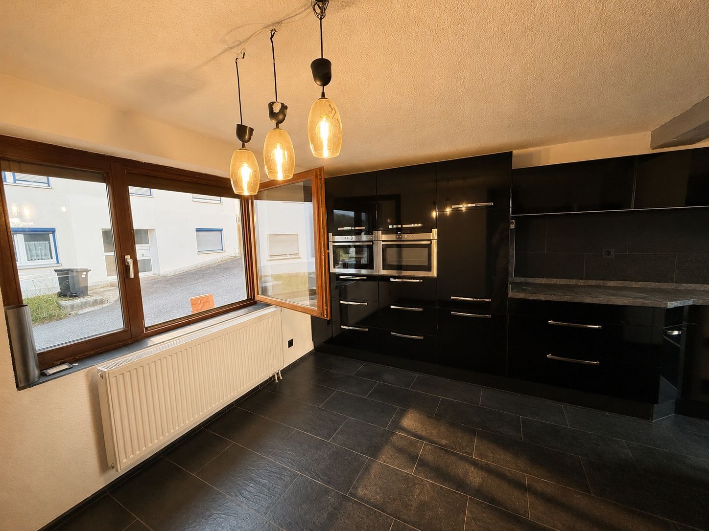 * 1–3-Familienhaus mit traumhafter Aussicht & großem Grundstück * - Bild (22691)
