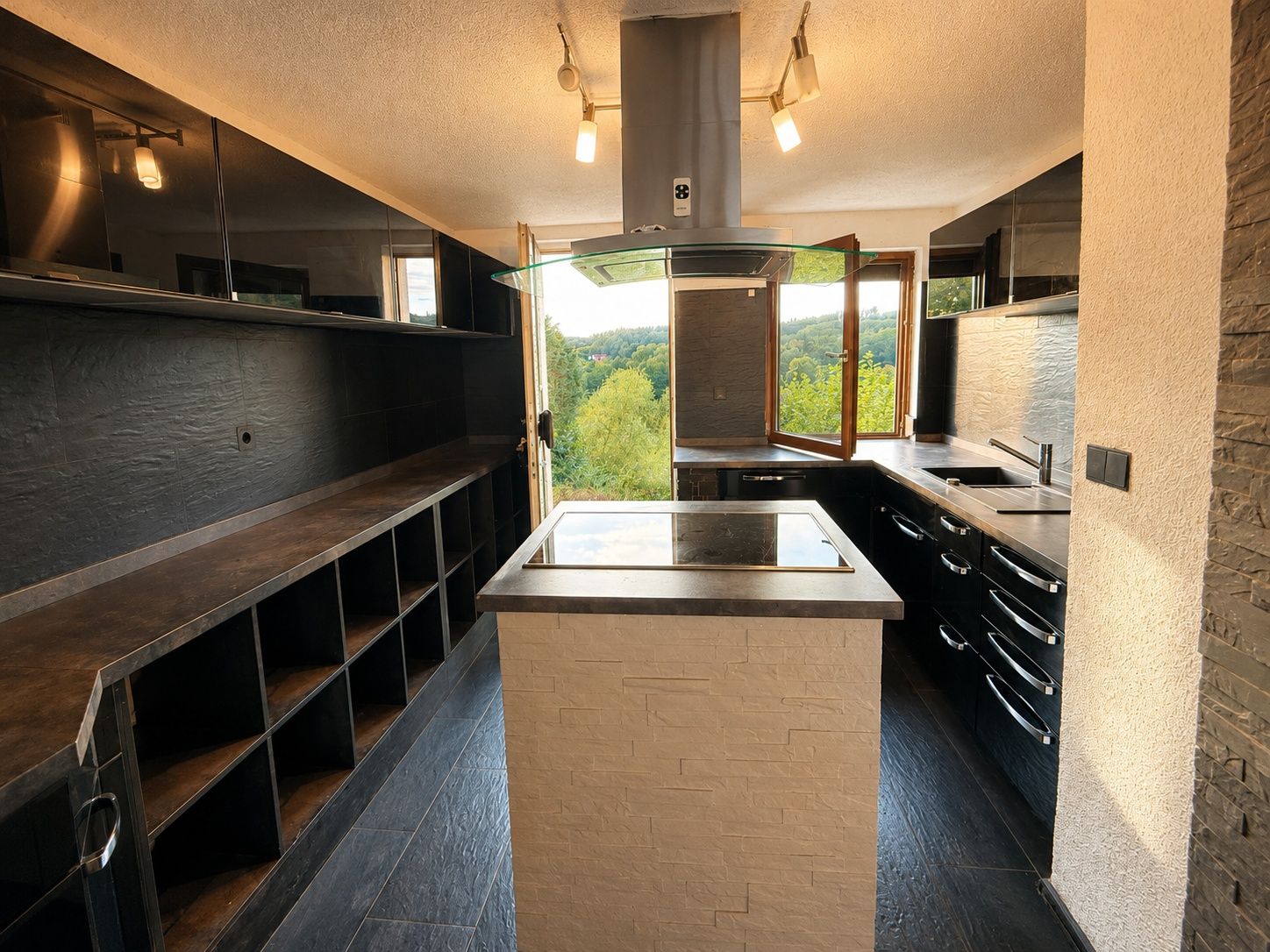 * 1–3-Familienhaus mit traumhafter Aussicht & großem Grundstück * - Bild (22690)