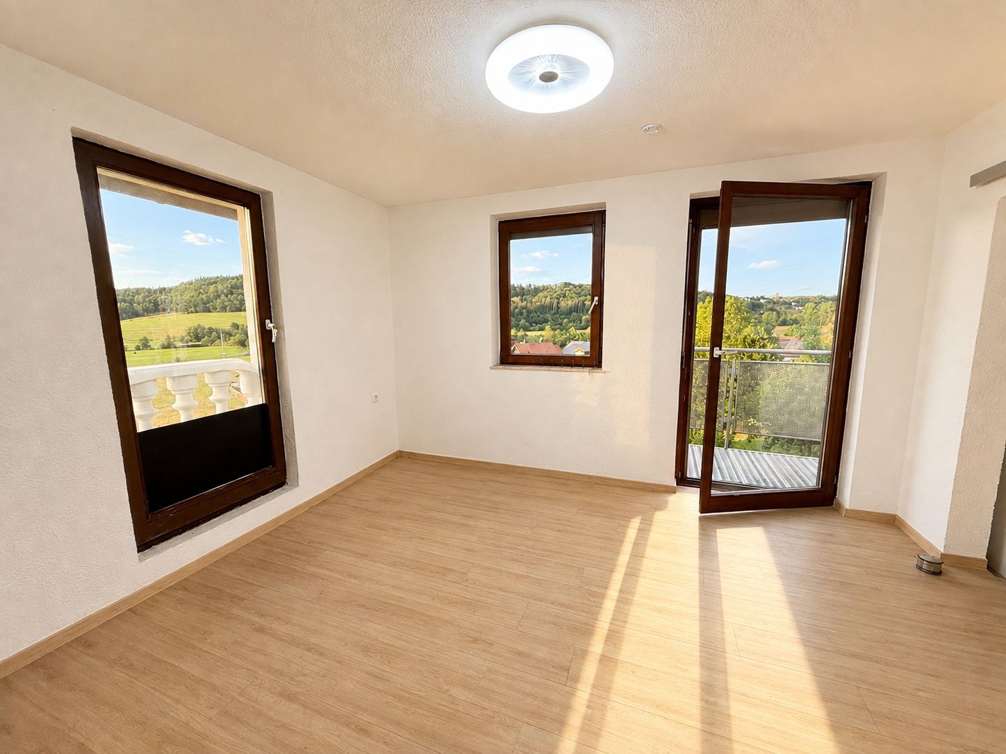 * 1–3-Familienhaus mit traumhafter Aussicht & großem Grundstück * - Bild (22696)