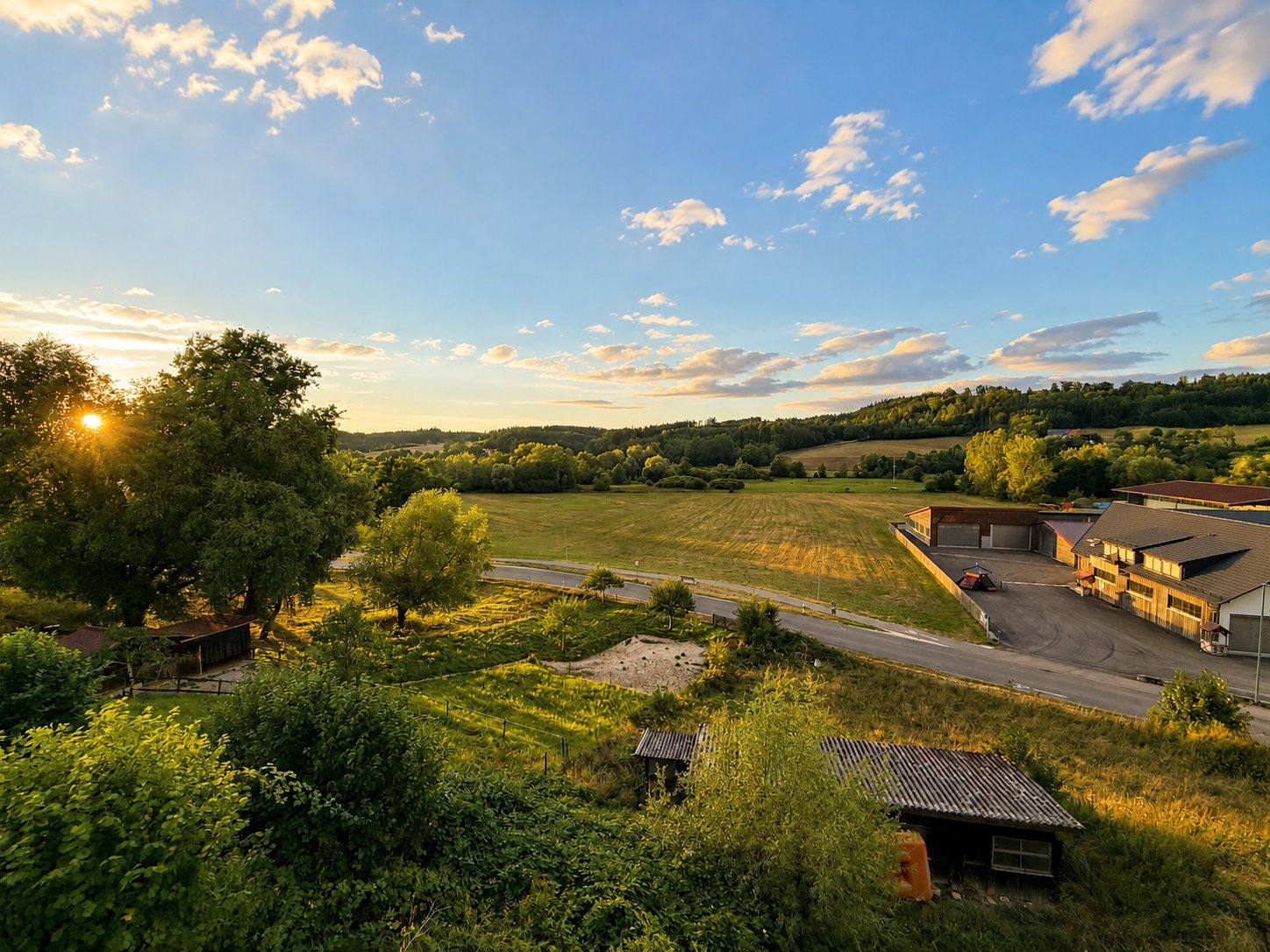 * 1–3-Familienhaus mit traumhafter Aussicht & großem Grundstück * - Bild (22699)