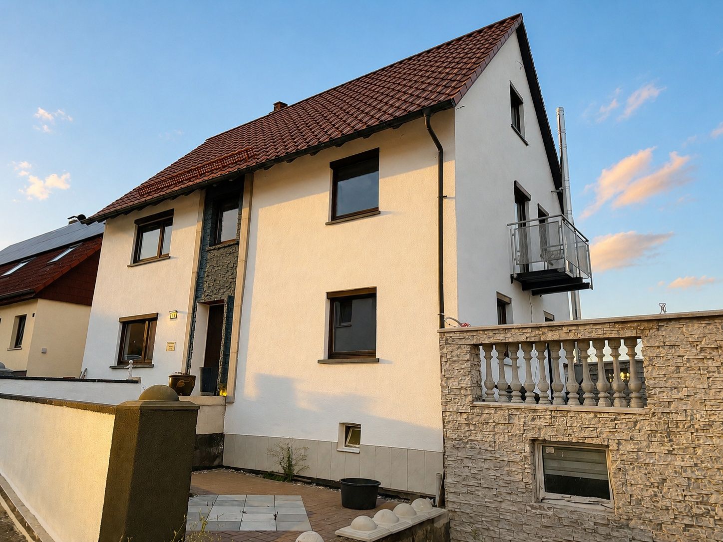 * 1–3-Familienhaus mit traumhafter Aussicht & großem Grundstück * - Titelbild (22686)