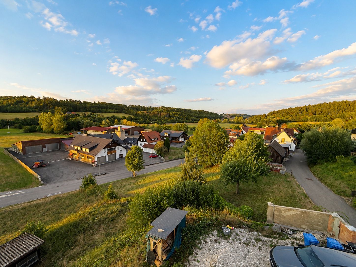 * 1–3-Familienhaus mit traumhafter Aussicht & großem Grundstück * - Bild (22698)