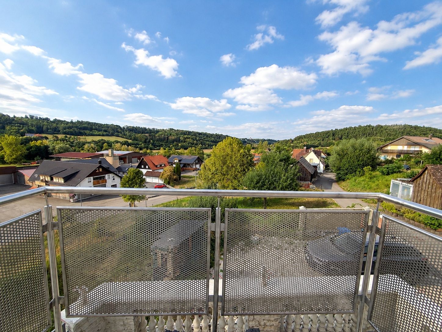 * 1–3-Familienhaus mit traumhafter Aussicht & großem Grundstück * - Bild (22697)