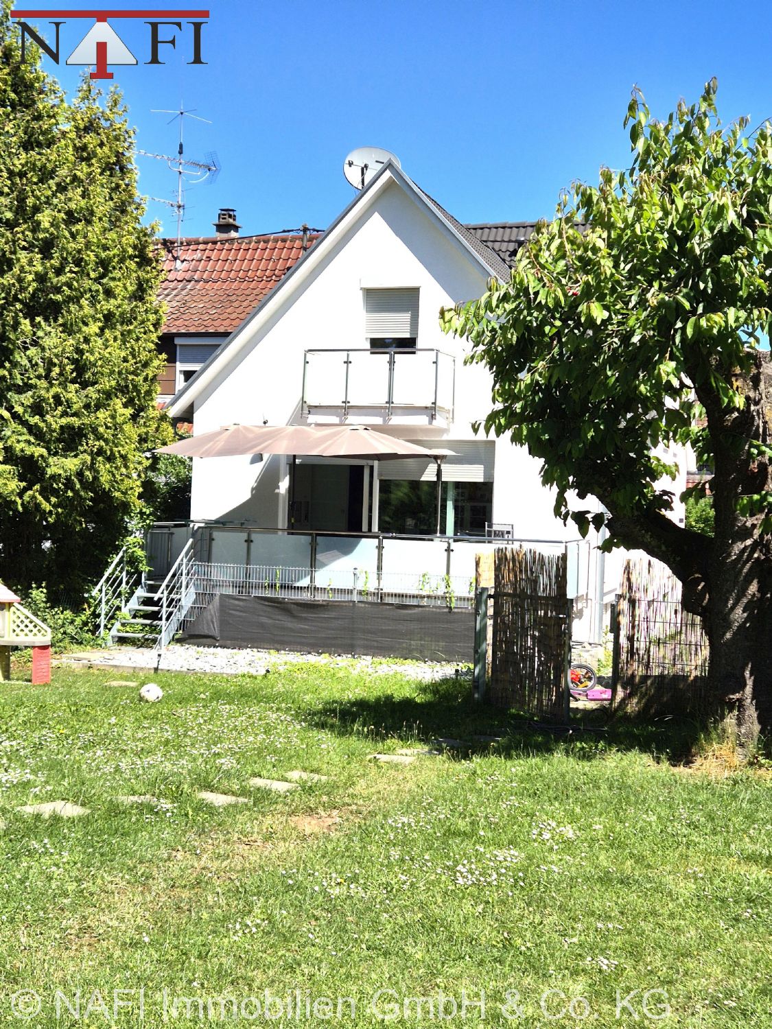 Sonnige Wohnlage modernes 1-2 Familienhaus mit großem Grundstück ~ - Gartenansicht (18265)