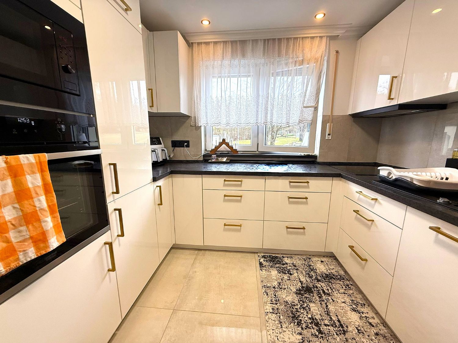 ++Sanierte 3,5-Zimmer-Erdgeschosswohnung in attraktiver TOP-Lage++ - Küche EG (24854)