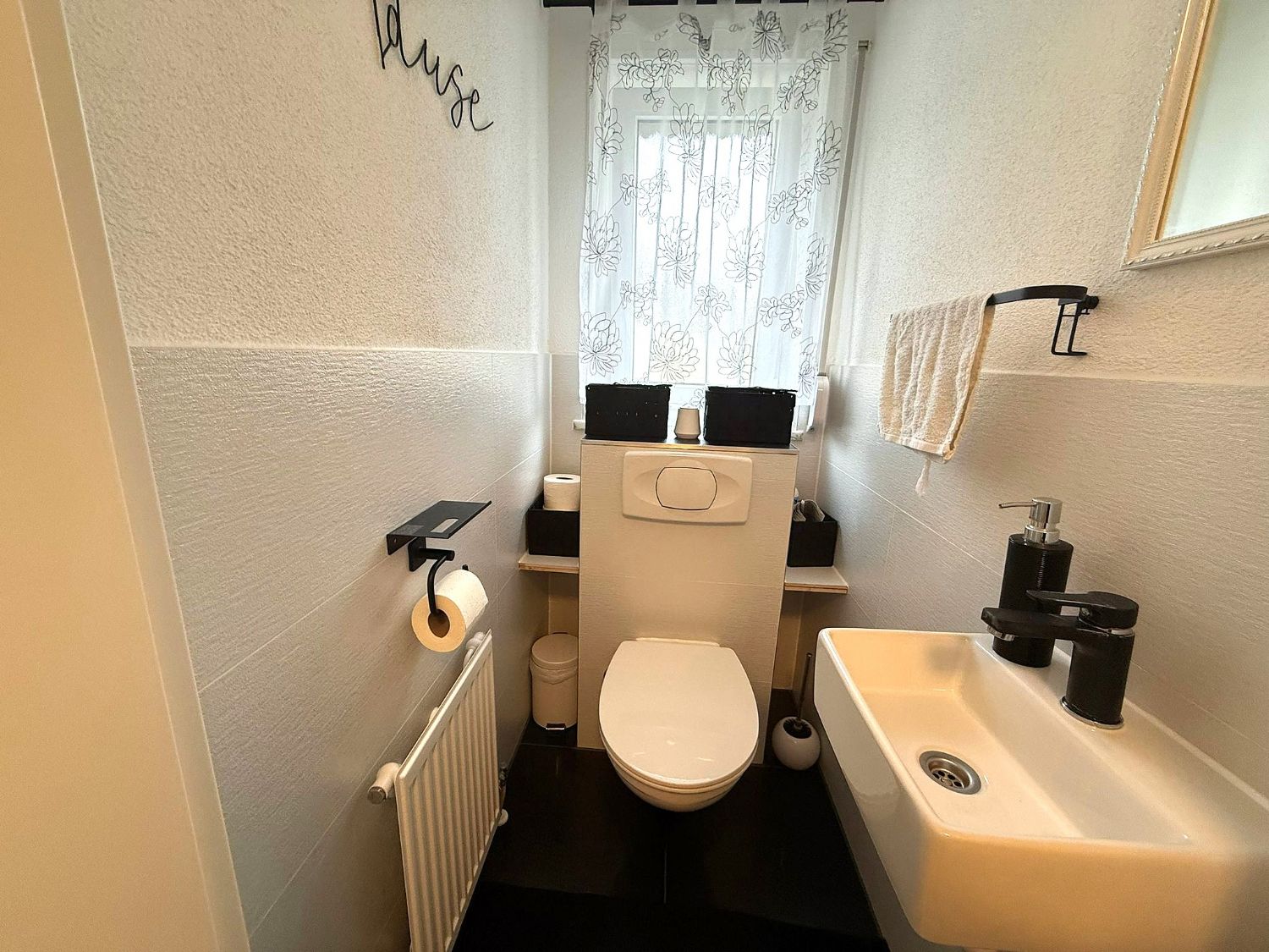 ++Sanierte 3,5-Zimmer-Erdgeschosswohnung in attraktiver TOP-Lage++ - WC EG (24858)
