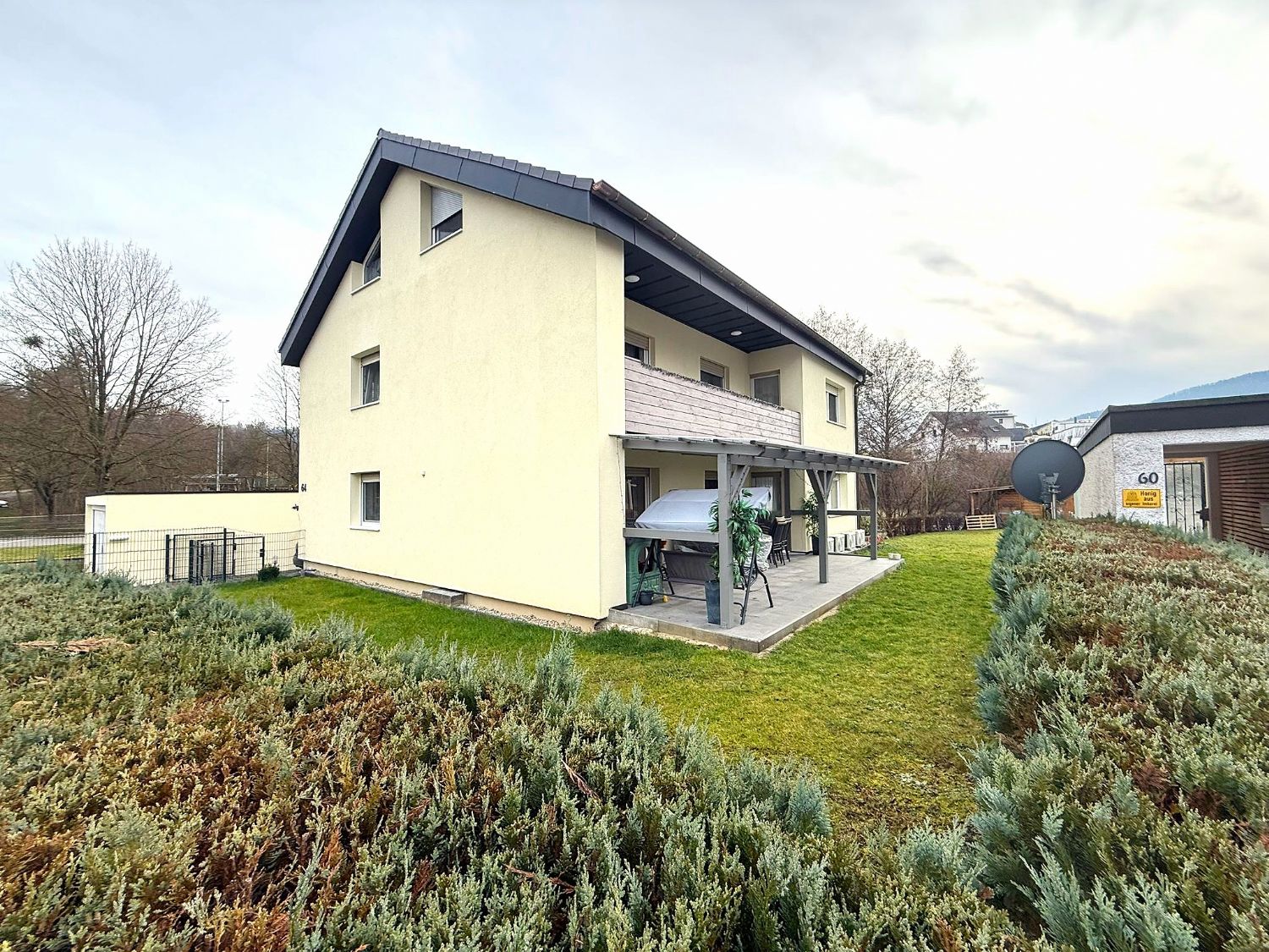 ++Sanierte 3,5-Zimmer-Erdgeschosswohnung in attraktiver TOP-Lage++ - Haus Ansicht (24853)
