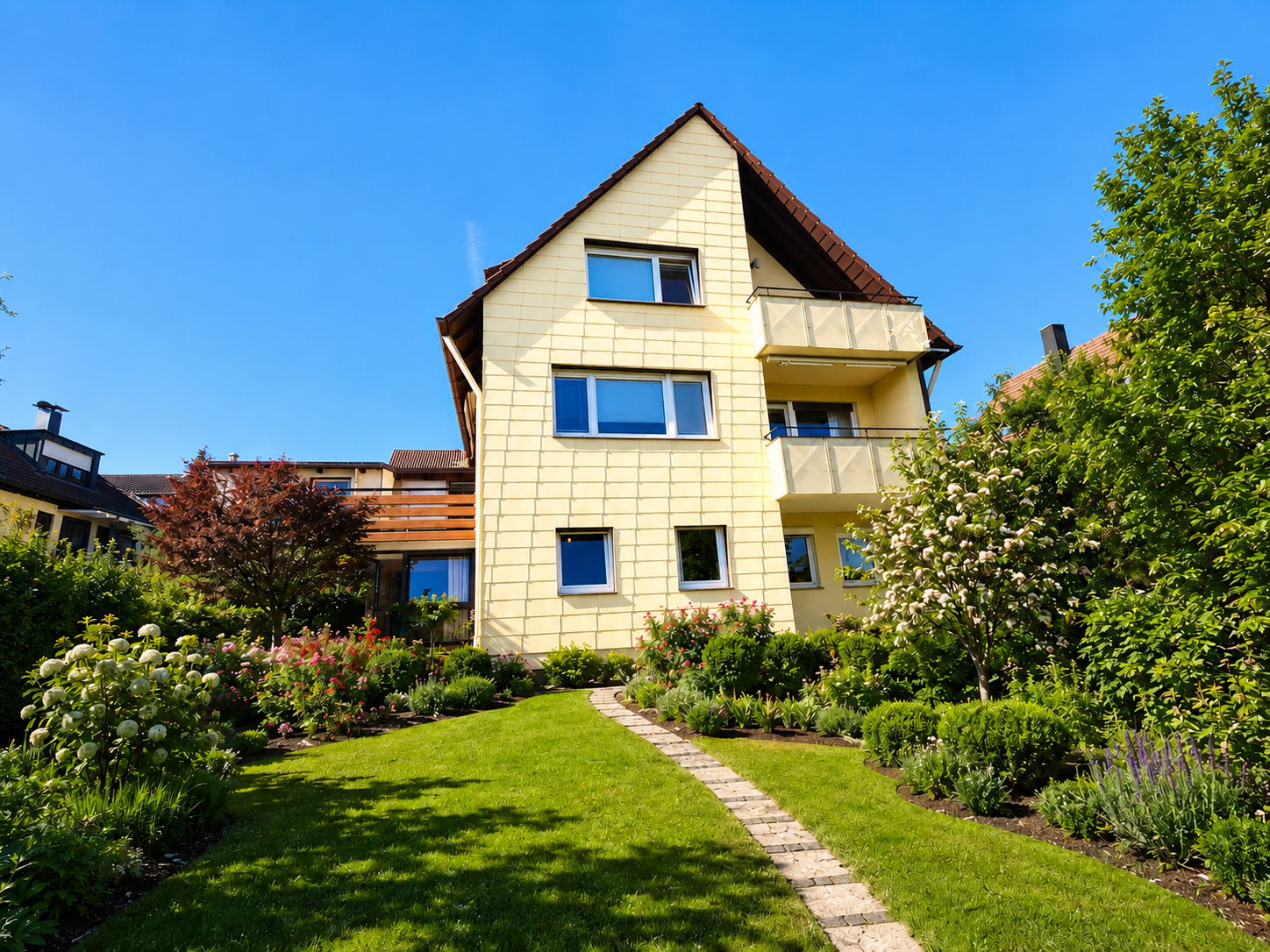 ** Zweifamilienhaus mit Ausbaureserve – attraktives Potenzial ** - Aussenansicht bearbeitet (27445)