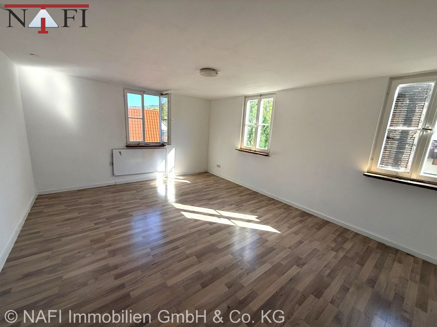 **Modernisierte 3-Zimmer-Wohnung** - Wohnzimmer (27838)
