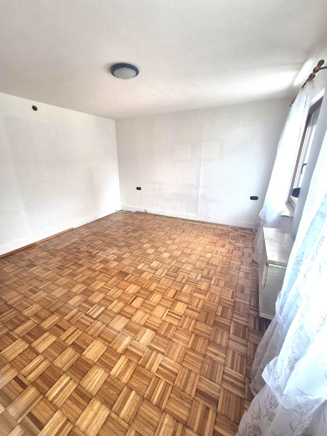 Ein Zuhause voller Möglichkeiten – charmant, großzügig und bereit für Ihre Familiengeschichte - 1. Zimmer OG (27197)