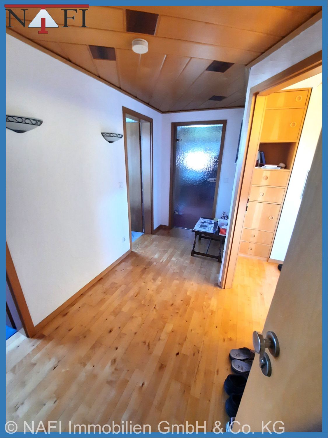 Lichtdurchflutende 3,5-Zimmer-Dachgeschosswohnung in modernisiertem 3-Familienhaus - Dielenbereich (23325)