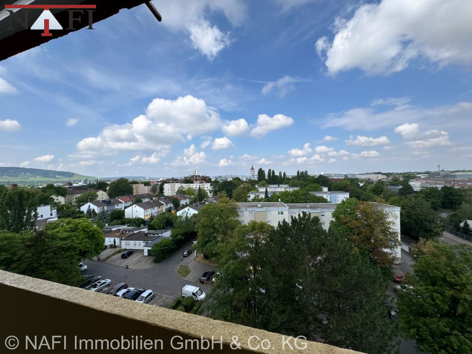**Zentral wohnen in Waiblingen – Gepflegte 2-Zimmer-Wohnung mit Balkon und Aufzug** - Aussicht Balkon (22398)