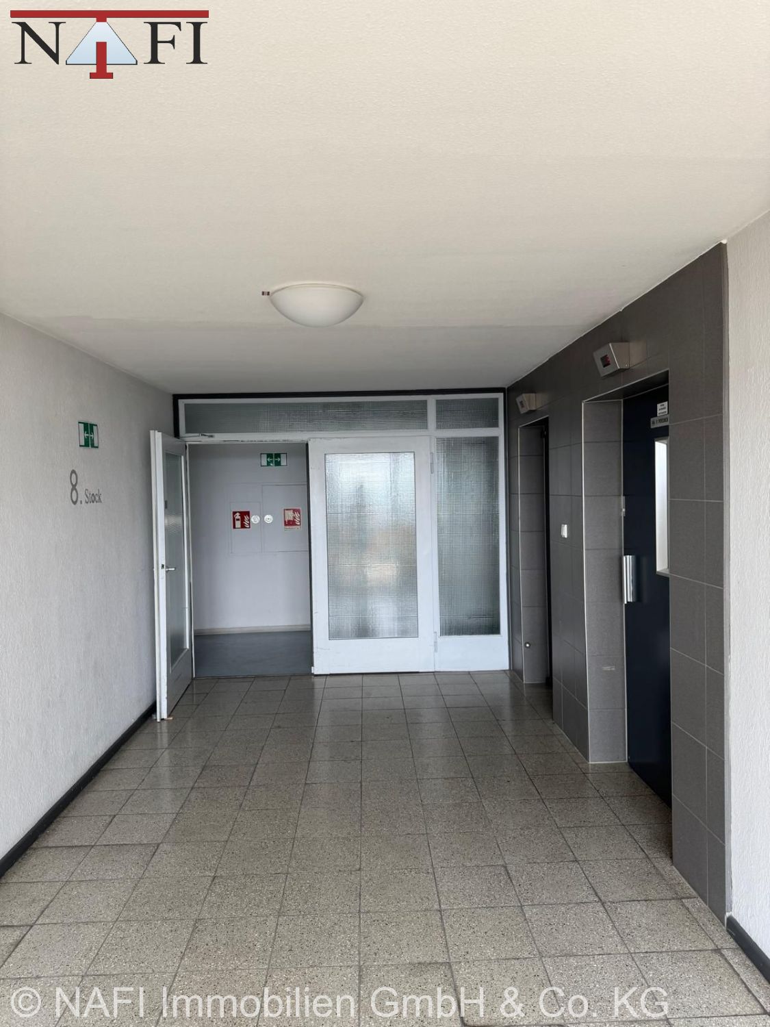 **Zentral wohnen in Waiblingen – Gepflegte 2-Zimmer-Wohnung mit Balkon und Aufzug** - Bereich Aufzüge (22411)
