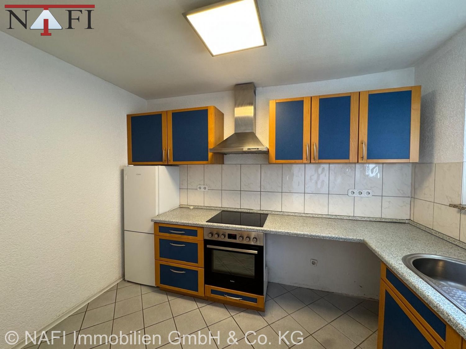 **Zentral wohnen in Waiblingen – Gepflegte 2-Zimmer-Wohnung mit Balkon und Aufzug** - Küche (22405)
