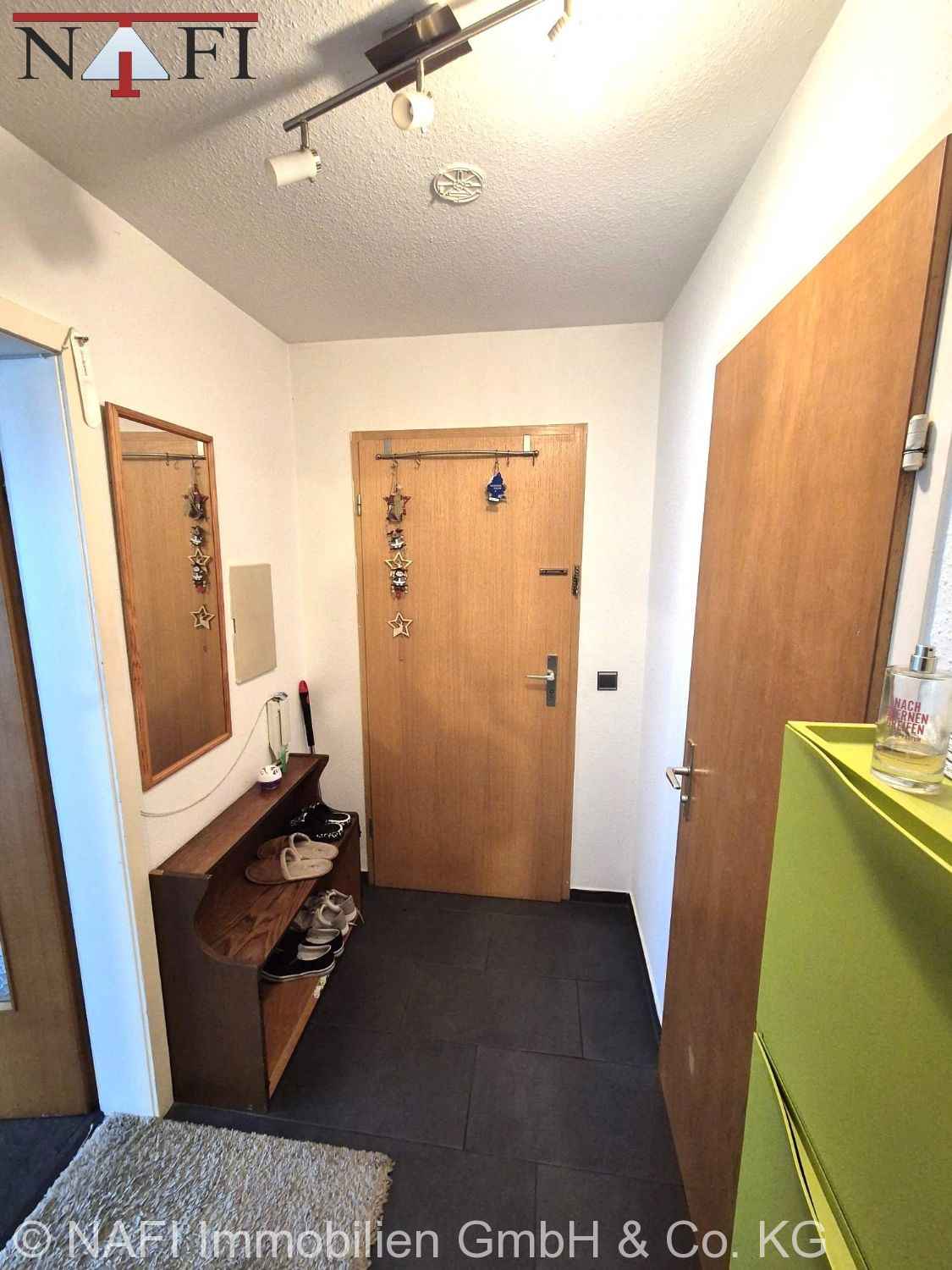 Sanierte 2,5-Zimmer-Wohnung im Dachgeschoss - Flur (24226)