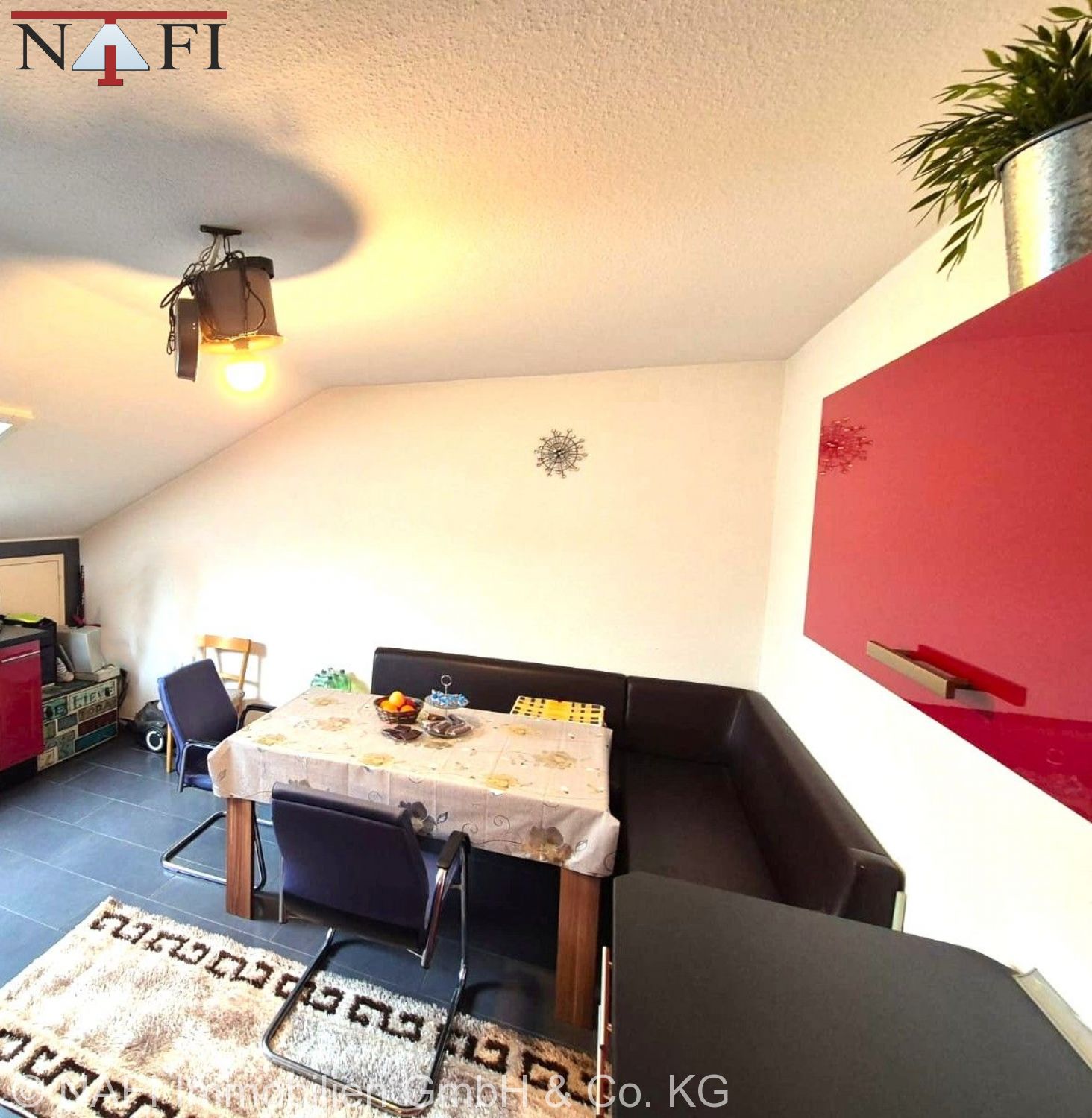 Sanierte 2,5-Zimmer-Wohnung im Dachgeschoss - Bild (24224)