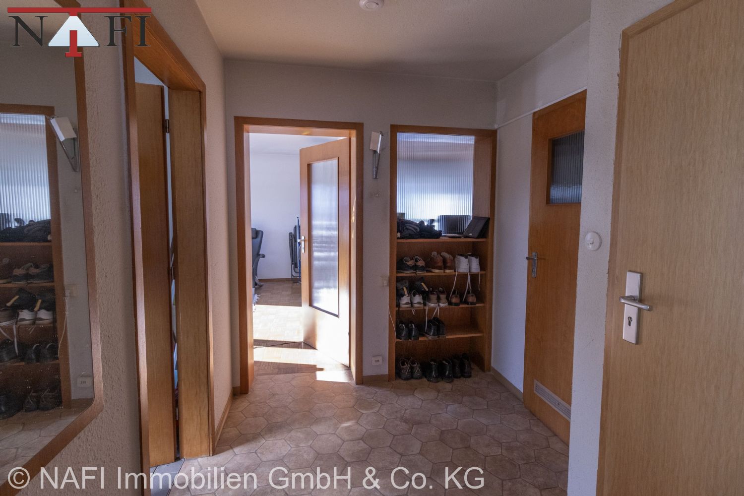 *** Ruhig gelegen und lichtdurchflutet – Freundliche 3-Zimmer-Etagenwohnung *** - Flur (17102)
