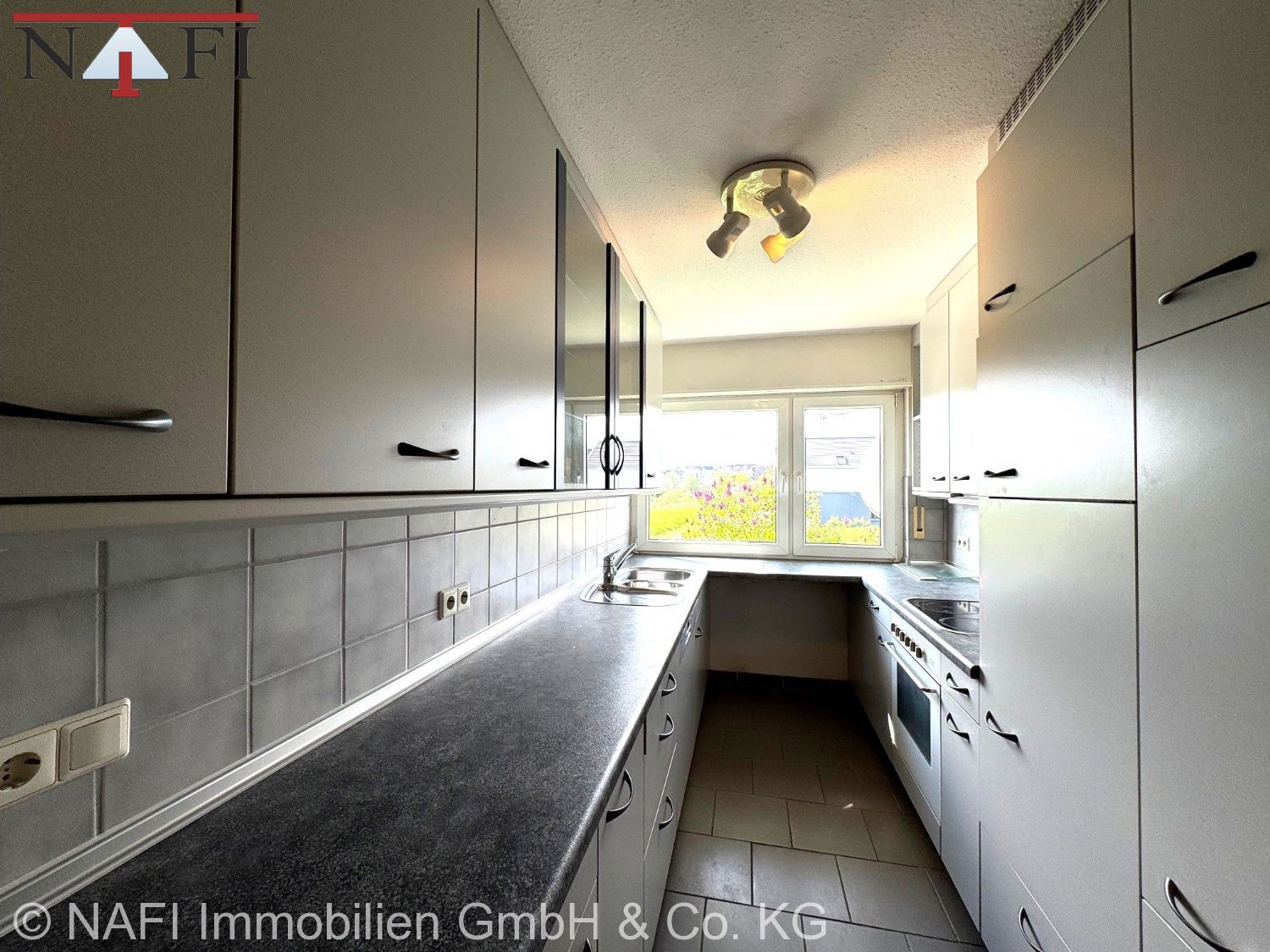 *** Ruhig gelegen und lichtdurchflutet – Freundliche 3-Zimmer-Etagenwohnung *** - Küche (17109)