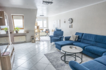 Wohn-/Essbereich 1. Ebene - **Großzügig & zentral wohnen**