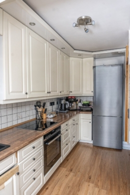 Küche 1. Ebene - **Großzügig & zentral wohnen**