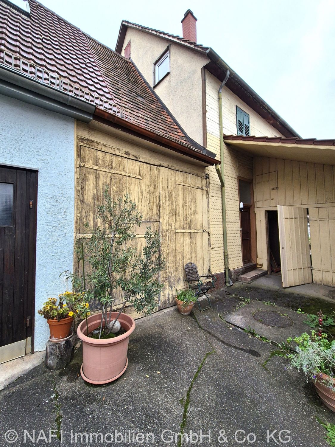 Kleines Einfamilienhaus mit historischem Charakter und viel Gestaltungspotenzial - Aussenansicht (24800)