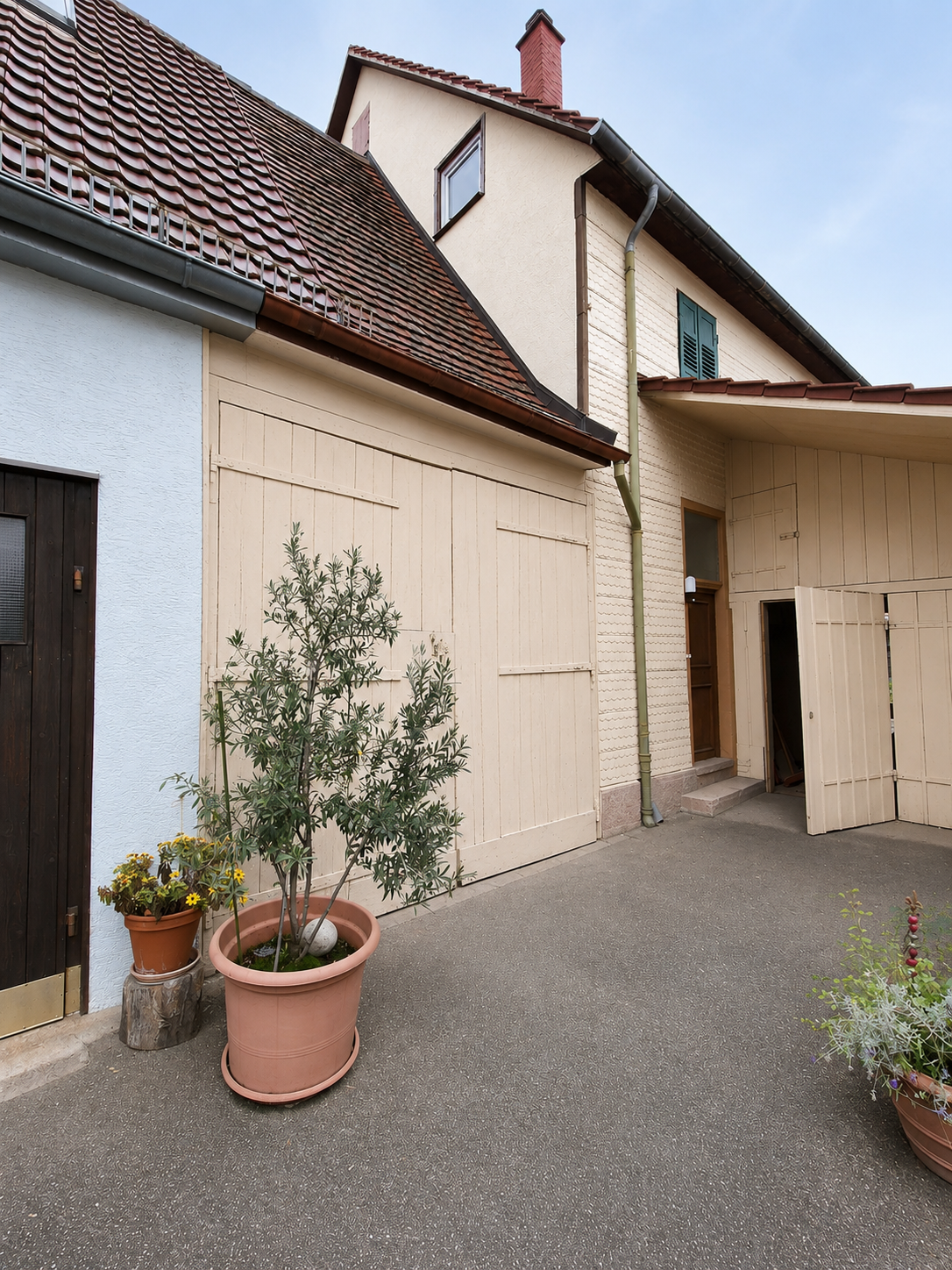 Kleines Einfamilienhaus mit historischem Charakter und viel Gestaltungspotenzial - Aussenansicht Gestaltungsbeispiel (24799)