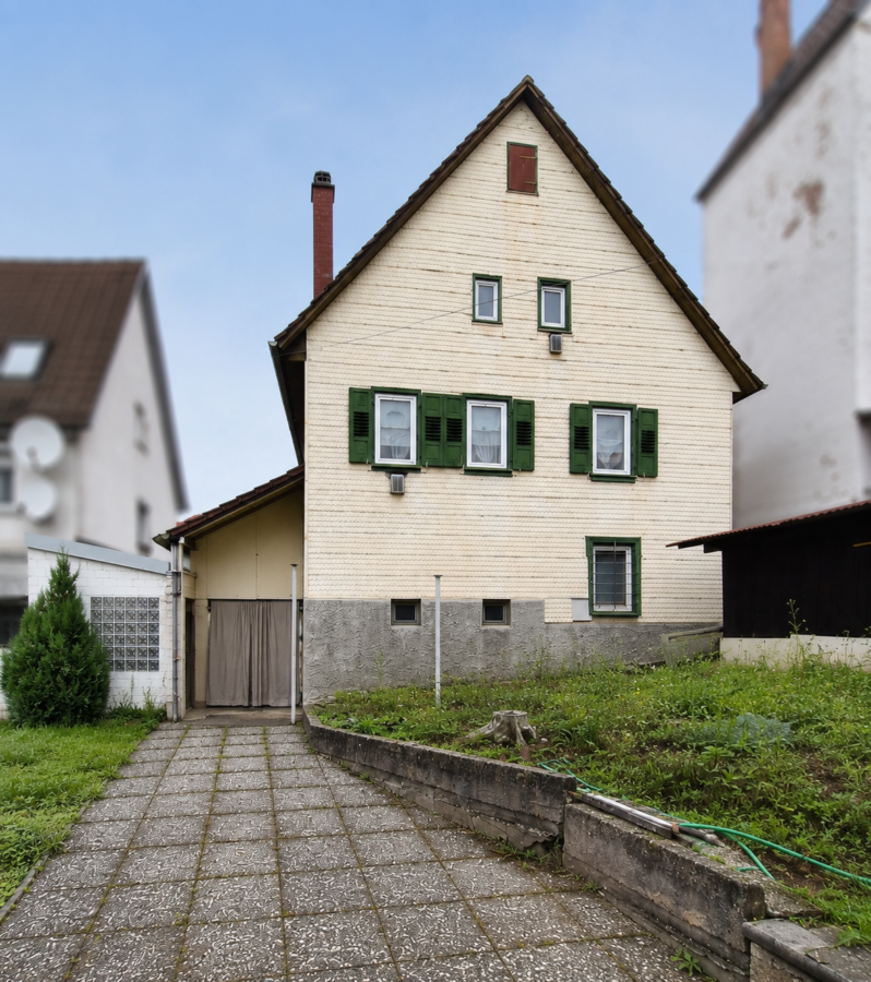 Hausansicht mit KI bearbeitet