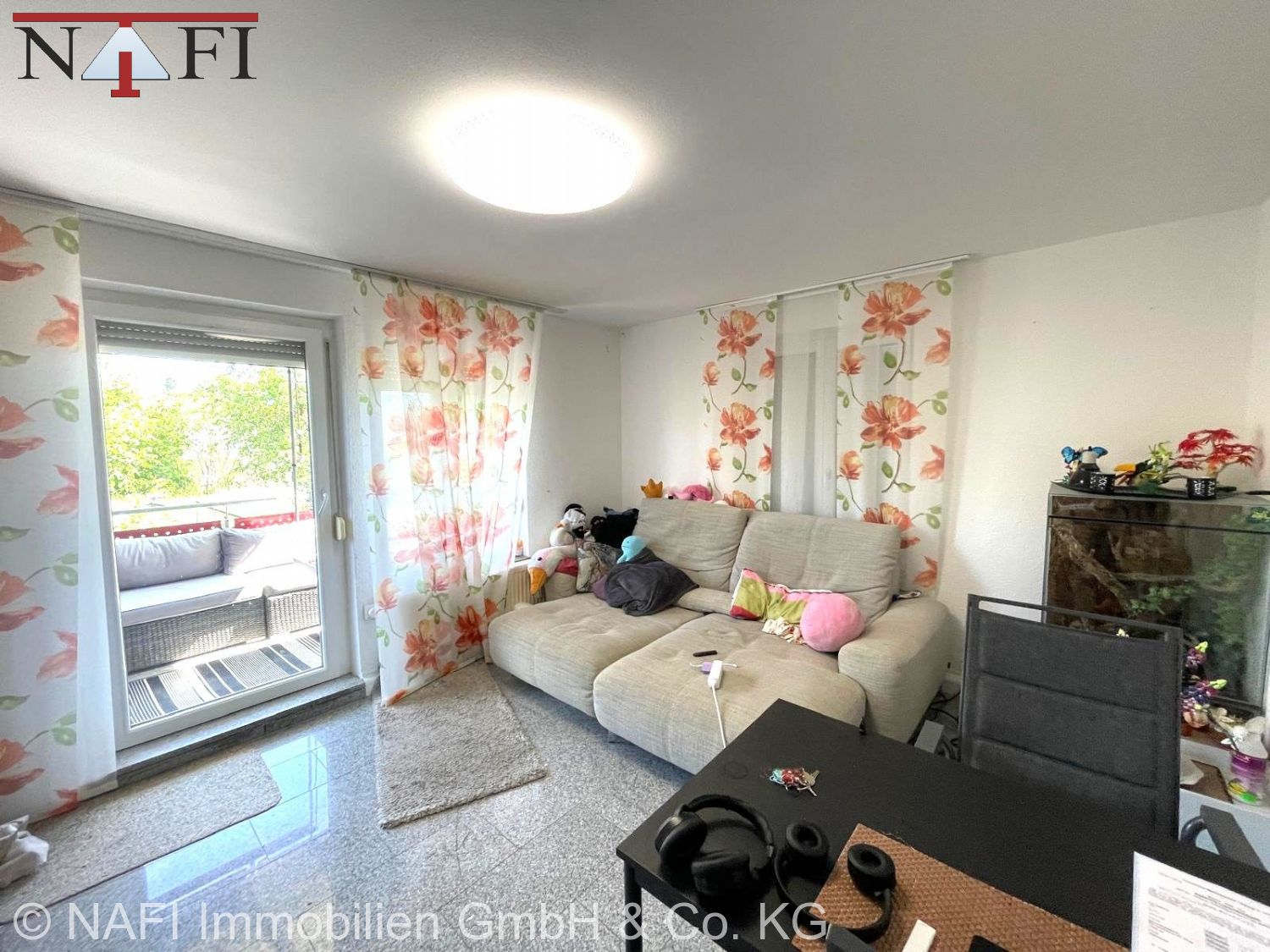 **Attraktive 3-Zimmer-Wohnung mit Garage – ca. 63 m² Wohnfläche** - Wohnzimmer (27090)