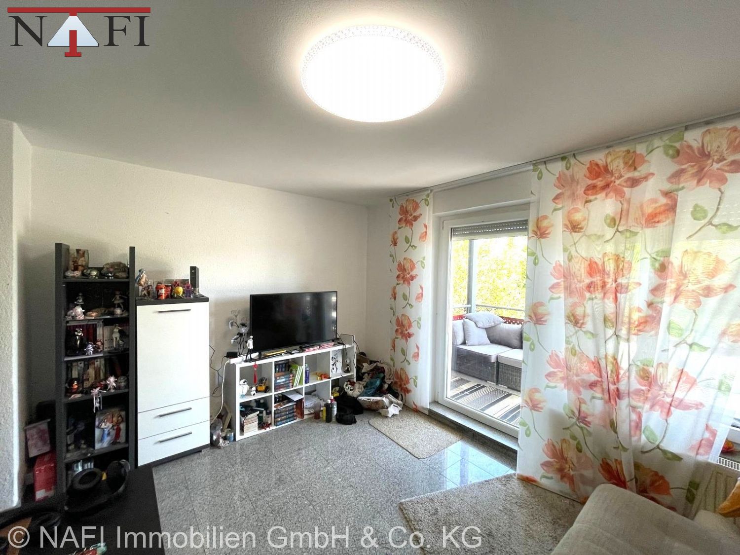 **Attraktive 3-Zimmer-Wohnung mit Garage – ca. 63 m² Wohnfläche** - Wohnzimmer (27089)