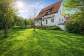 Rückansicht - ** Stilvolles Haus mit Villencharakter und weitläufigem Garten **