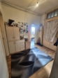 Flur - Weinbergblick inklusive: 3-Zimmer-Wohnung mit viel Potenzial zur Modernisierung