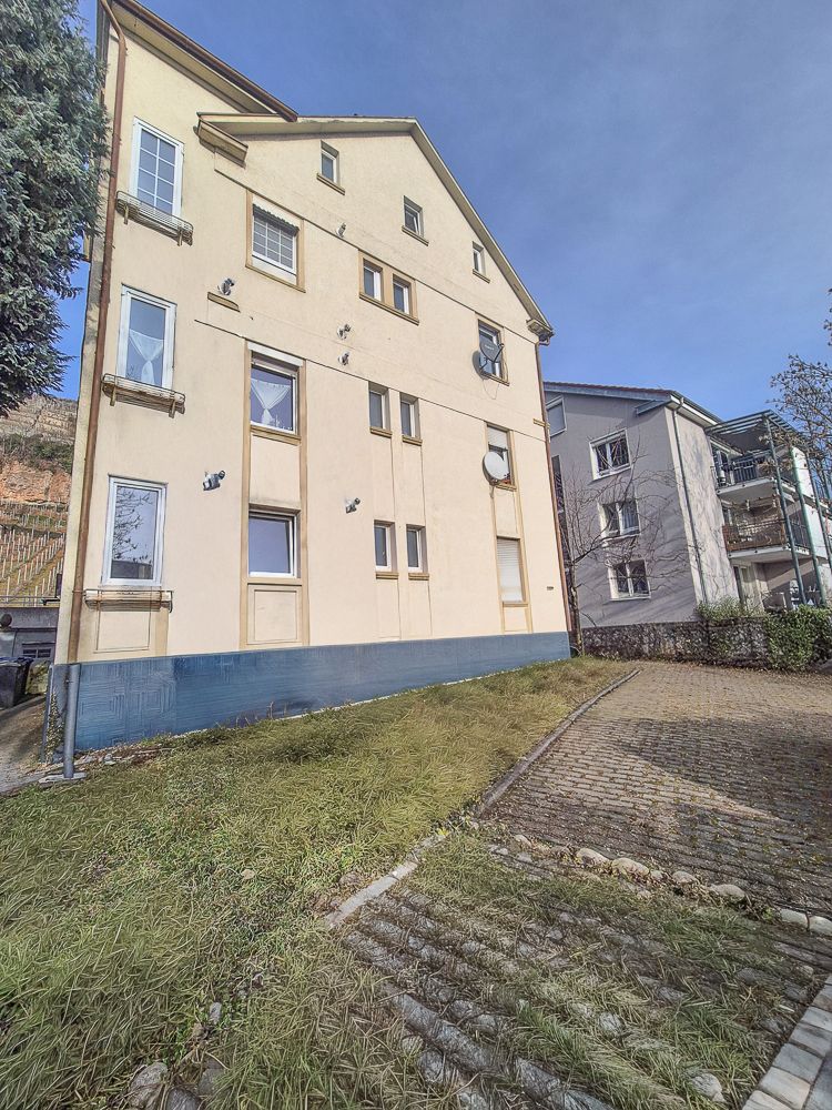 Weinbergblick inklusive: 3-Zimmer-Wohnung mit viel Potenzial zur Modernisierung, 73728 Esslingen am Neckar, Etagenwohnung