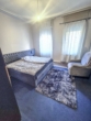 Schlafzimmer - Weinbergblick inklusive: 3-Zimmer-Wohnung mit viel Potenzial zur Modernisierung